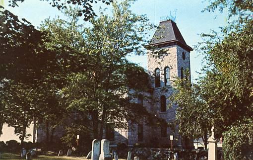 RI - Wakefield, Town Hall & Ancient Cemetery