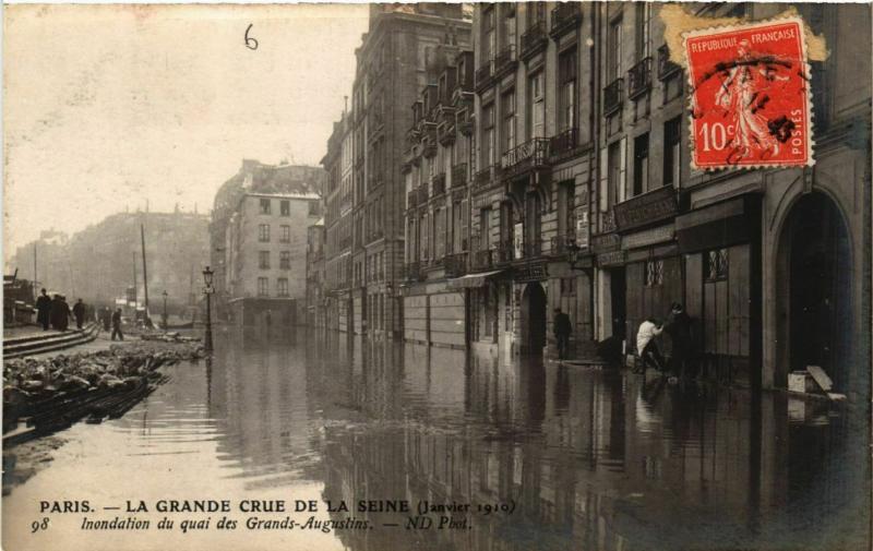 CPA PARIS La grande Crue de la Seine 1910 Quai des Grands-Augustins (579859)