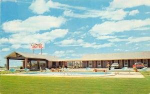 Perry Georgia GA 1960s Postcard Villager Motel Swimming Pool