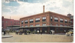 Des Moines, Iowa - Cars at the City Market - in 1915