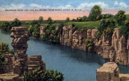 Balanced Rock and the Palisades - Sioux Falls, South Dakota