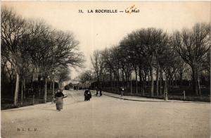 CPA La ROCHELLE - Le Mail (480782)