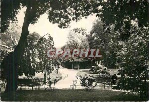 Postcard Moderne Vichy (Allier) Queen of Cities Waters Park Celestins