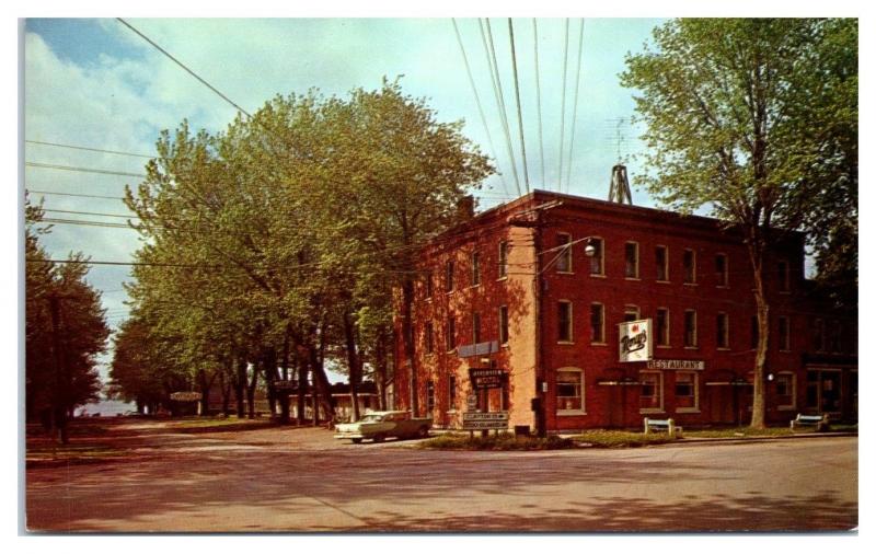 1950s/60s Hotel Roxy & Riverview Motel, Cape Vincent, NY Postcard