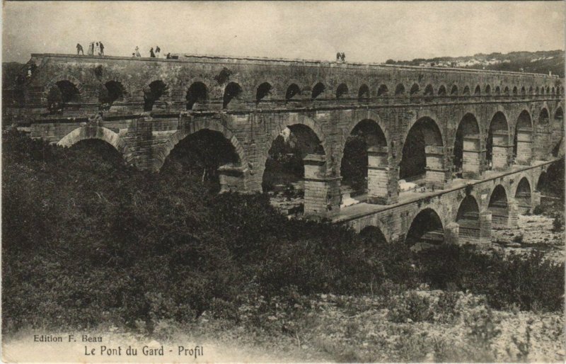 CPA Le PONT-du-GARD - Profil (123112)