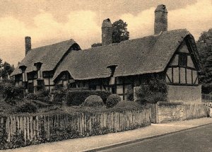 1930s STRATFORD-UPON-AVON CANADA ANNE HATHAWAY'S COTTAGE POSTCARD 43-120