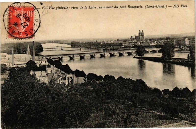 CPA TOURS-Vue Générale rives de la Loire en amont du pont Bonaparte (266476)