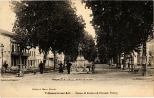 CPA VILLENEUVE-sur-LOT statue et Boulevard Bernard (89791)
