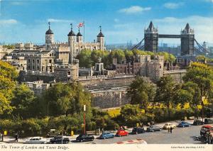 BR92326 the tower of london and tower bridge car voiture   uk