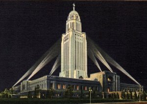 1940s LINCOLN NEBRASKA STATE CAPITOL AT NIGHT UNPOSTED LINEN POSTCARD 46-120