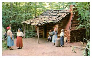 Postcard PEOPLE SCENE Cherokee North Carolina NC AR4376