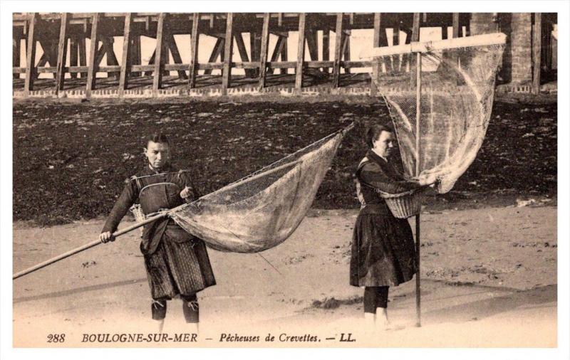 Boulogne sur Mer    Picheusesde Crevettes , Fisherman with nets