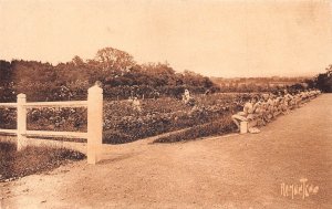 A235 France Cure d'air La Motte-Vendee La Roseraire Girls vintage postcard