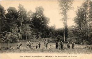 CPA École Nationale d'Agriculture GRIGNON La Seste autour du jet d'eau (617977)