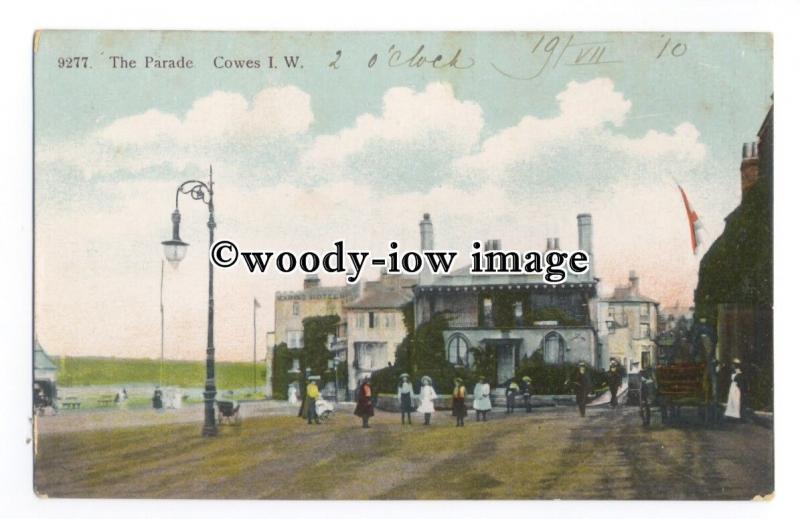 h1470 - Isle of Wight - Children on Cowes Parade, by the Marine Hotel - Postcard