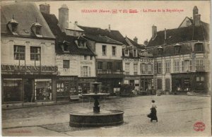CPA SEZANNE - La Place de la Republique (132067)