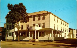 VINTAGE POSTCARD HOTEL-MOTEL BEAURIVAGE STE. ANNE DES MONTS QUEBEC CANADA 1970s