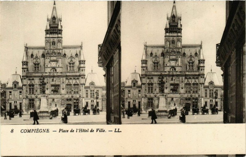 CPA COMPIEGNE Place de l'Hotel de Ville (864980)