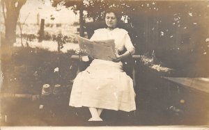 H74/ Interesting RPPC Postcard c1910 Woman Reading Newspaper 200