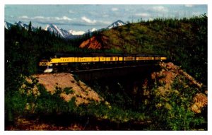 Postcard TRAIN SCENE Between Seward & Fairbanks Alaska AK AT2063