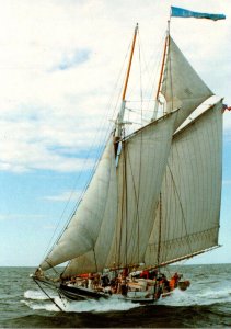 Ships Schooner Lewis R French Maine's Oldest Windjammer Captain Dan Peas...