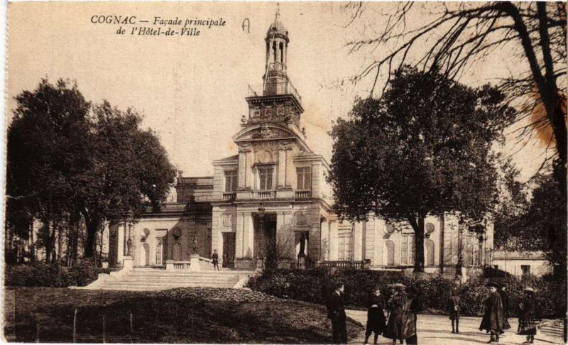 CPA COGNAC - Facade principale de l'Hotel-de-VILLE (654382)