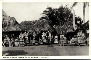 Postcard FL Seminole Indian Village in the Everglades - Native Americana L4 