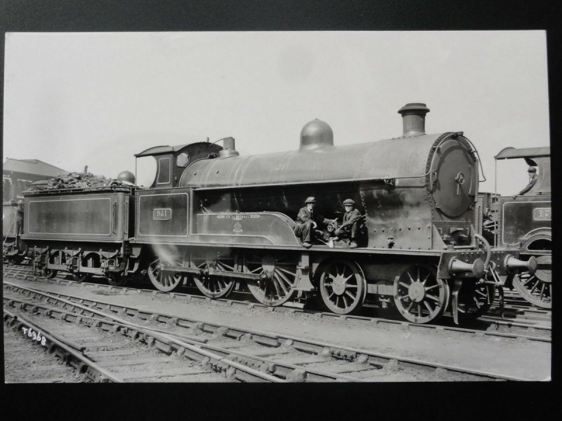 LNWR Steam Locomotive BULWER LYTTON No.951 with crew oiling RP Photocard 110515