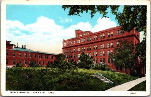 USA Iowa City Mercy Hospital Iowa Vintage Postcard C030