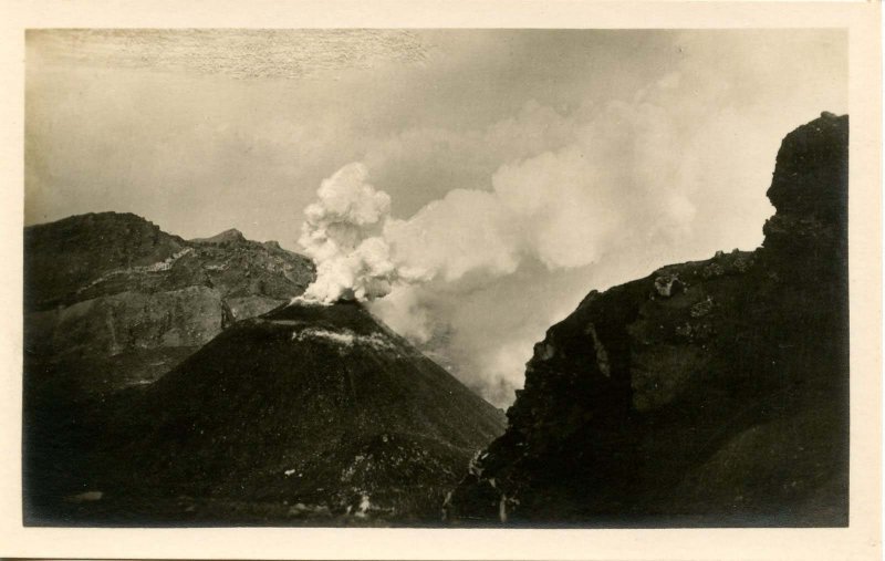 Italy - Mt Vesuvius Volcano Eruption.   *RPPC