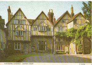 Hampshire Postcard - Winchester Cathedral - Cheyney Court - Ref TZ8460