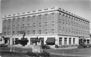 North Dakota Lewis & Clark Hotel 1950s Mohr Postcard Dexter autos 22-5220