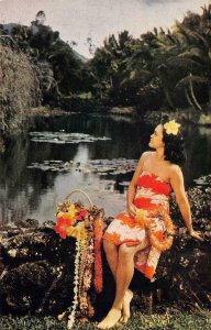 HAWAIIAN MAIDEN Lilies Palm Trees Leis Hawaii c1950s Chrome Vintage Postcard