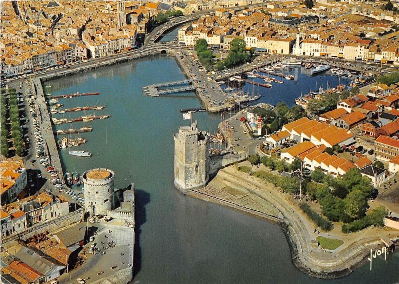 BR25585 La Rochelle vue aerienne 2 scans france