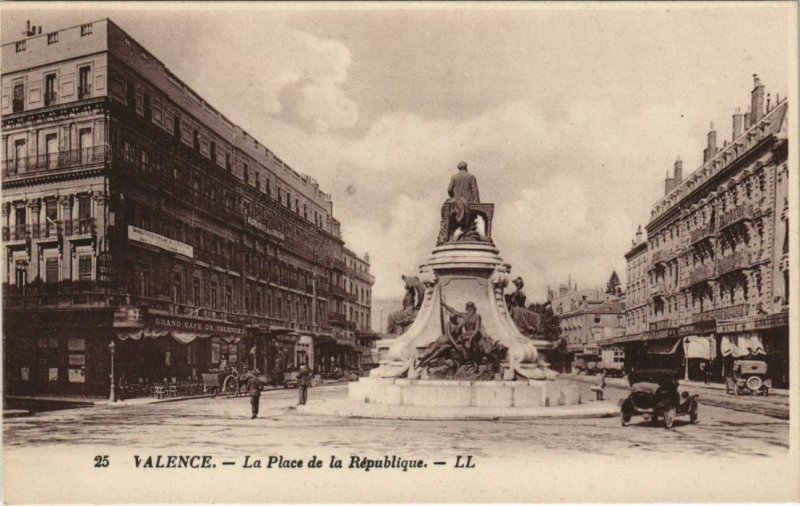 CPA Valence Place de la Republique FRANCE (1091719)