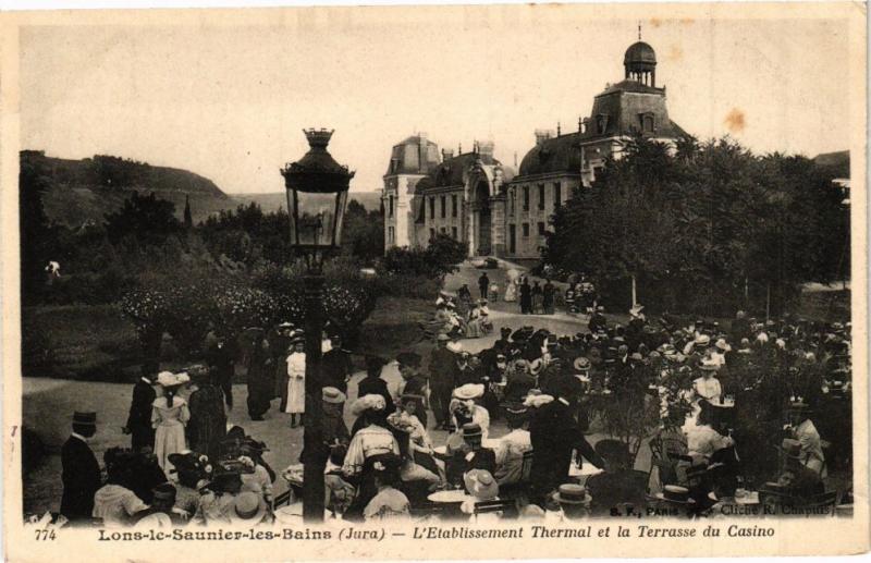 CPA LONS-le-SAUNIER - l'Etablissement Thermal et la Terrasse du Casino (211913)