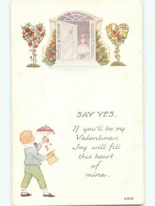 Unused Pre-Linen valentine GIRL OPENS DOORS FOR BOY HOLDING FLOWERS k5515