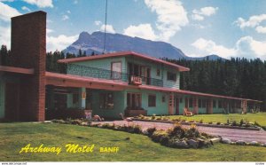 BANFF , Alberta, 40s-60s ; Archway Motel