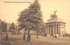 BR79667 piccadilly and wellington arch london bike car   uk