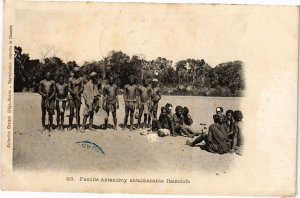 PC FAMILLE ANTANDROY ANTAIMANANTE ITSIMILOFO ETHNIC TYPES MAGADASCAR (a30117)