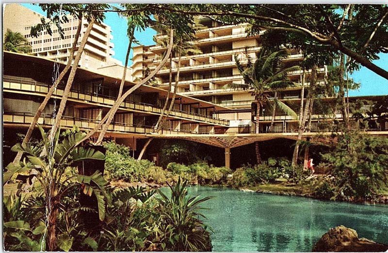 Postcard HOTEL SCENE Honolulu Hawaii HI AI9840