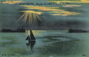 CPA Le HAVRE - Coucher de soleil a L'entrée du port (201106)