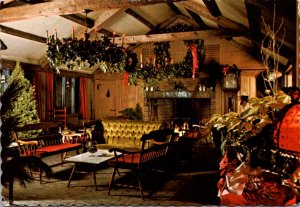 Massachusetts Holyoke The Log Cabin At Christmas Time