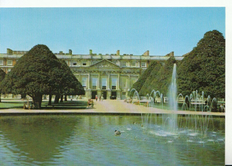 Middlesex Postcard - Hampton Court Palace - The East Front - Ref 10249A