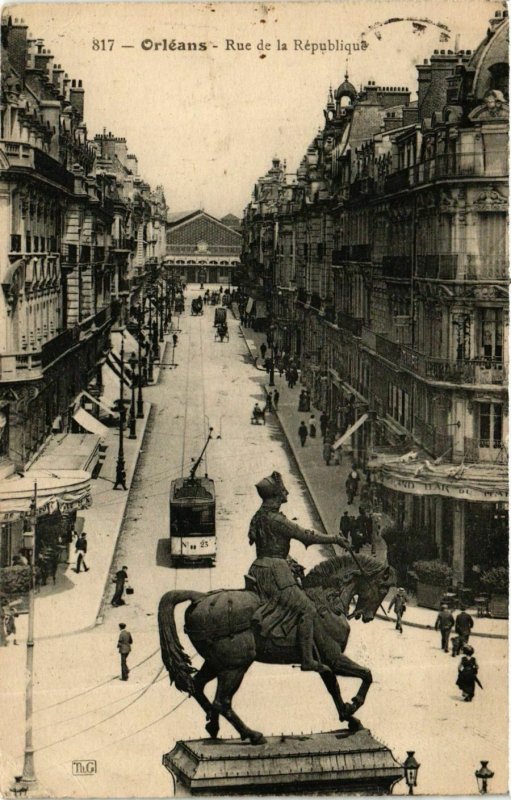 CPA ORLÉANS Rue de la République statue (984690)