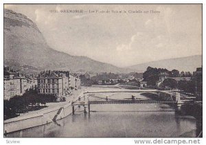 GRENOBLE , France , 00-10s ; Les Ponts de Bois et la Citadelle sur l'Isere