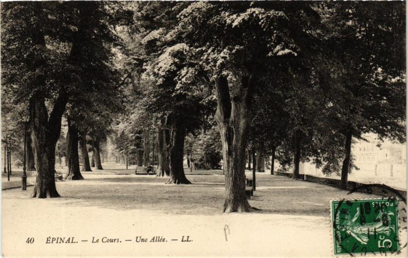 CPA LL. 40 ÉPINAL Le Cours - Une Allee (405602)