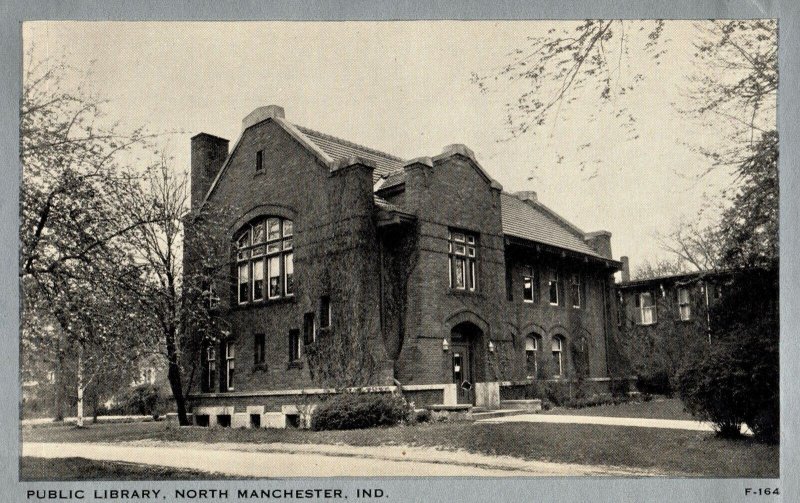 VINTAGE POSTCARD PUBLIC LIBRARY AT NORT MANCHESTER INDIANA c. 1920 SILVER BORDER