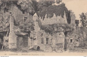 LANGEAIS, Indre et Loire, France, 1900-10s; Habitation de Troglodytes