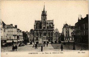 CPA Compiegne- Place de l'Hotel de Ville FRANCE (1008949)